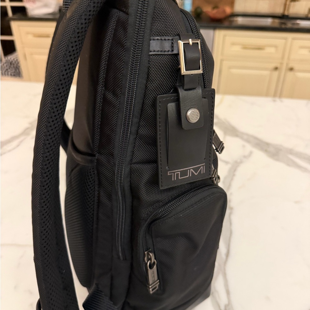 Black tumi backpack - Picture 5 of 6